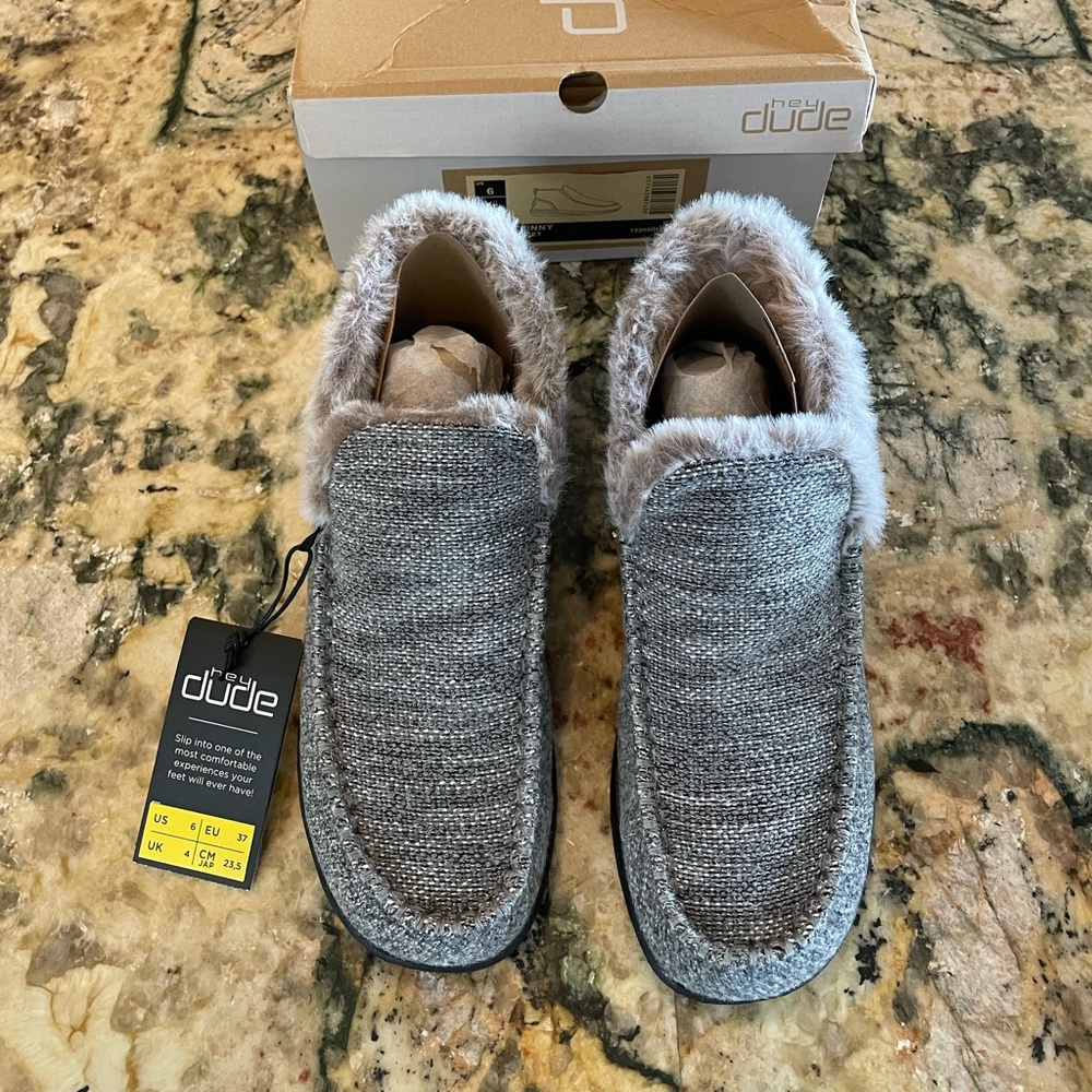 HEY DUDE New Women’s Denny Sleet Shoe Slipper Booties Sherpa Lined 7 Gray Silver